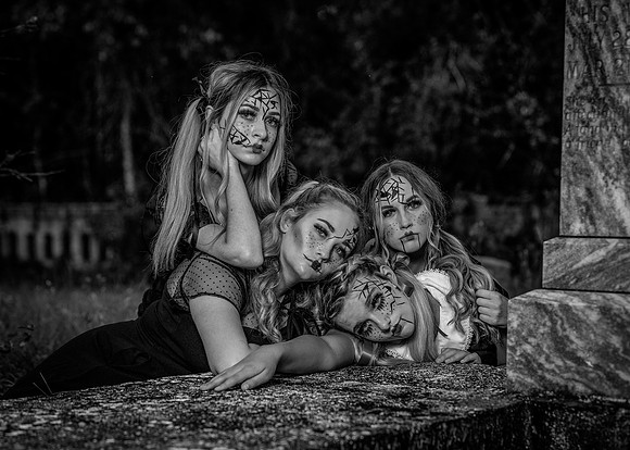 Halloween_Old_School_Film_b&w_092621_003