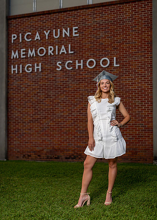 Kylie_B_Cap-N-Gown_22_7112_10