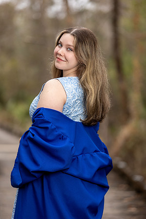 Juliana_H_Cap_N_Gown_26_003_7076