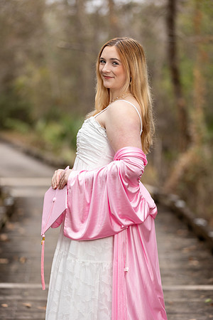 Cheyenne_G_Cap_N_Gown_26_003_7177