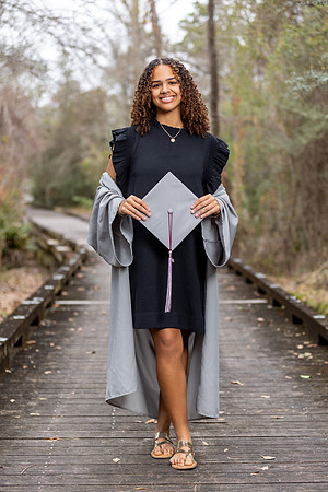 Caitlin_W_Cap_N_Gown_26_006_7709