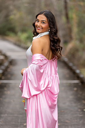 Alana_L_Cap_N_Gown_26_004_8105