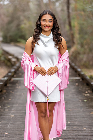Alana_L_Cap_N_Gown_26_003_8104