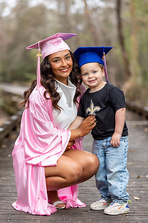 Alana_L_Cap_N_Gown_26_013_8196