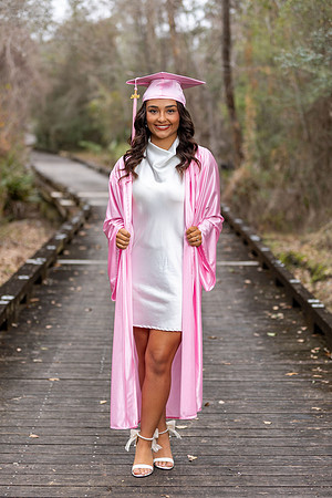Alana_L_Cap_N_Gown_26_009_8131