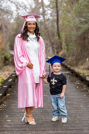 Alana_L_Cap_N_Gown_26_012_8173