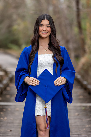 Isabella_L_Cap_N_Gown_26_001_8346