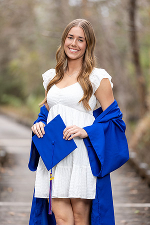 Addie_C_Cap_N_Gown_26_002_8519