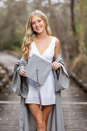 Madi_G_Cap_N_Gown_26_003_7329