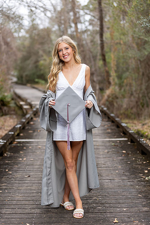 Madi_G_Cap_N_Gown_26_004_7337