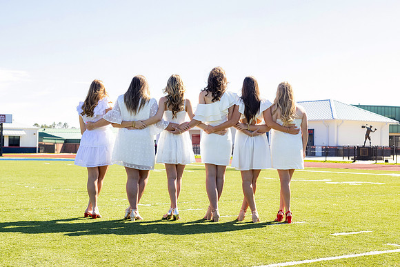 Friends_Cap-N-Gown_24_10_0127