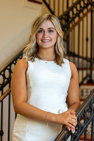 Caidy_J_College_Grad_25_31_0280
