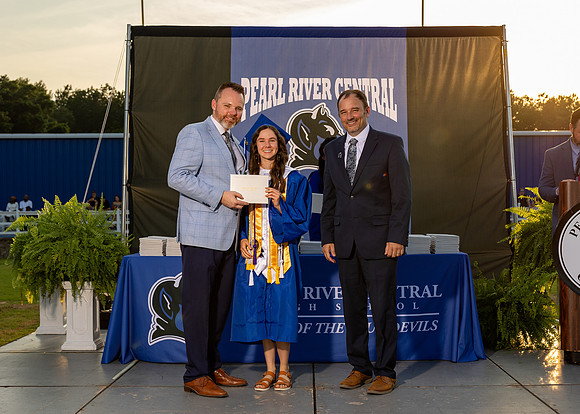 Grad_Ceremony_PRC_2024_018_1294