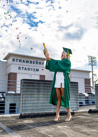 Caidy_J_College_Grad_25_09_0086