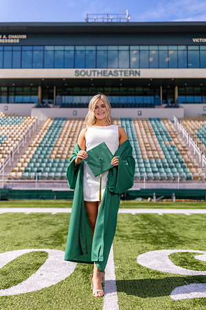 Caidy_J_College_Grad_25_18_0151