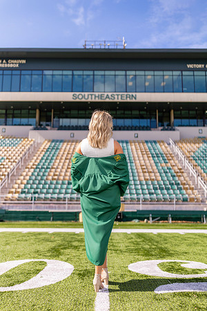 Caidy_J_College_Grad_25_17_0148