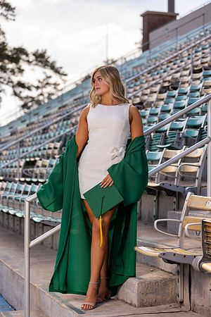 Caidy_J_College_Grad_25_22_0189