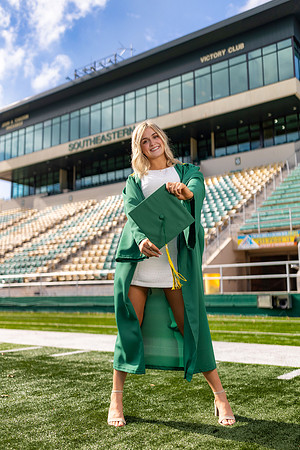 Caidy_J_College_Grad_25_14_0112