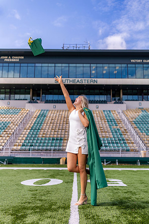 Caidy_J_College_Grad_25_16_0145