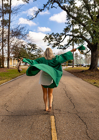 Caidy_J_College_Grad_25_28_0248