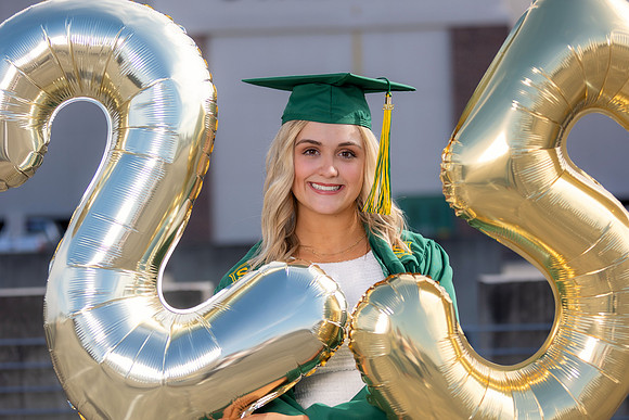 Caidy_J_College_Grad_25_08_0048