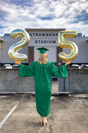 Caidy_J_College_Grad_25_07_0039